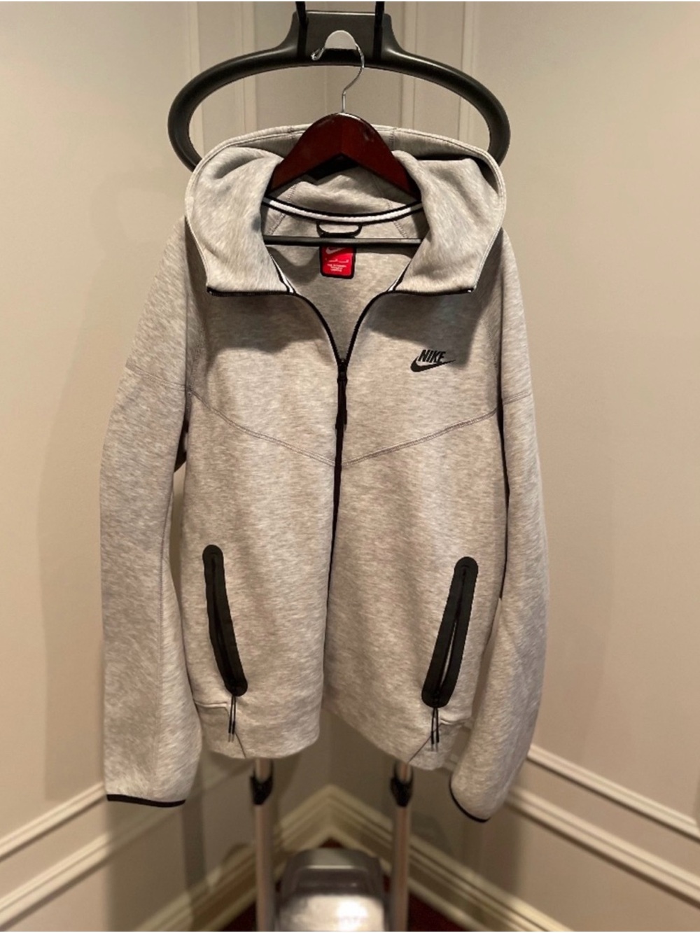Nike Sportswear Tech Fleece
Windrunner Full Zip Hoodie 'Dark
Grey Heather/Black